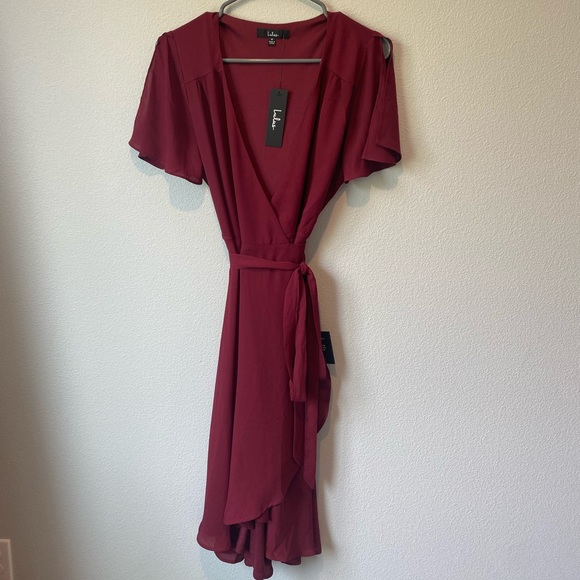NWT Lulus wrap dress. ❤️ - Picture 5 of 7